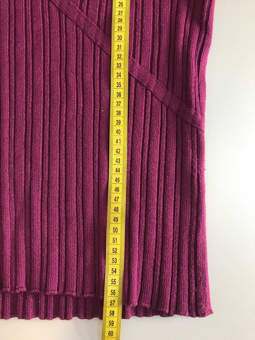 Джемпер приятного цвета, тонкий, визуально на 46 размер