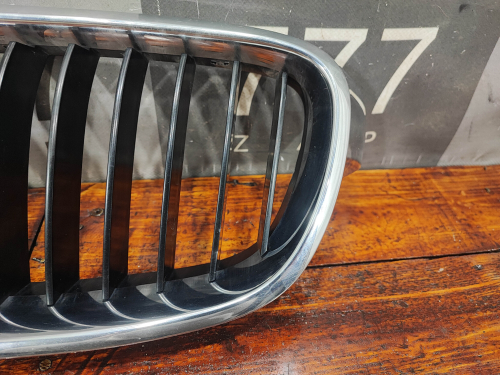 Решетка радиатора левая BMW 3-Series (F30) 11-16 Б/У Оригинал 51137405835