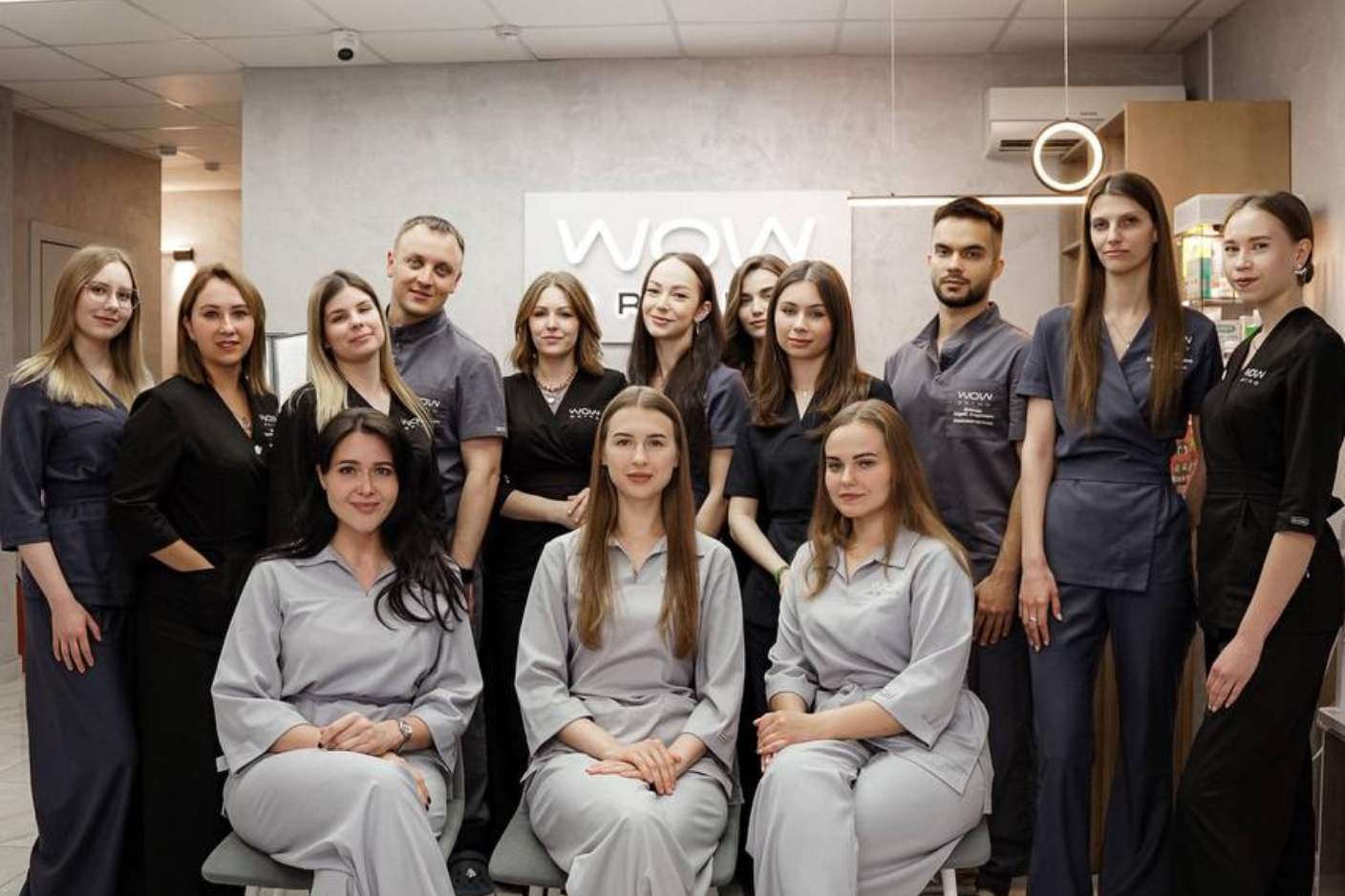 Дизайн медицинской одежды: как цвет, форма и текстура формируют доверие пациентов и микроклимат в медучреждении