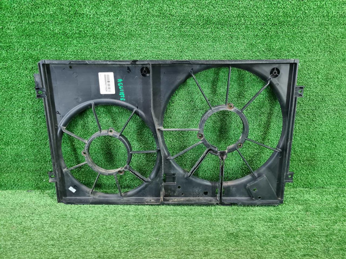 Диффузор вентилятора SEAT Leon (2005-2012)