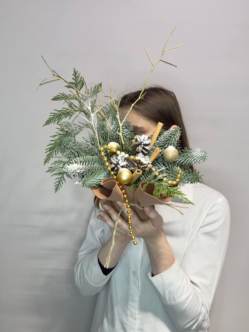 «Хогвартс в Букете» новогодняя композиция из нобилиса, корицы и украшений