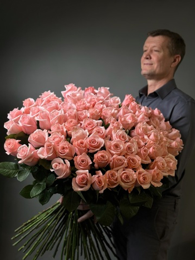 Розовые розы сорт «Би Свит» (Эквадор)