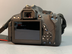 Canon 700D Kit 18-55mm IS STM 1.070 кадров