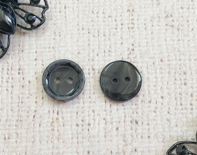 Пуговицы, d 1,5 см