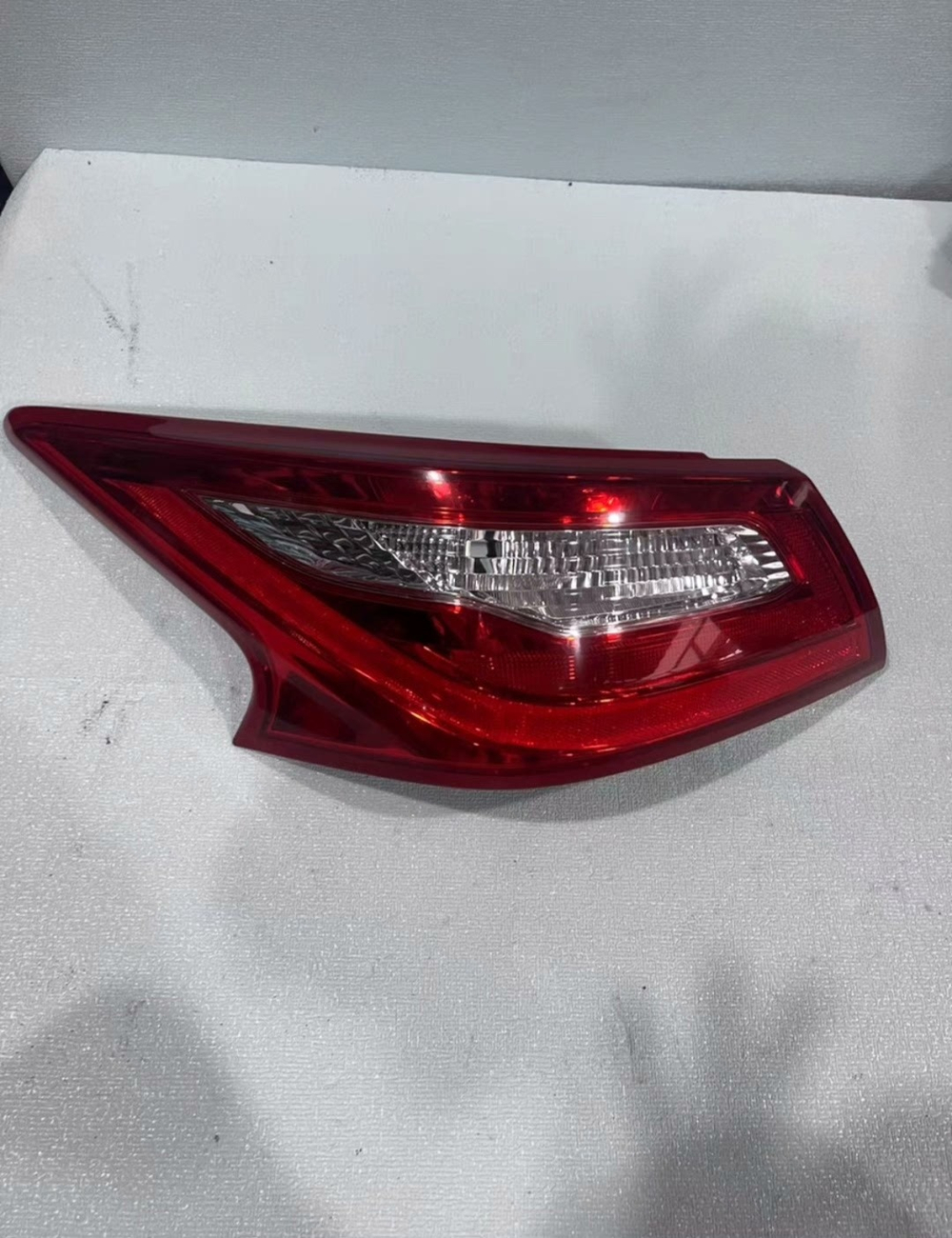 Оригинальный задний фонарь Nissan Teana в сборе
