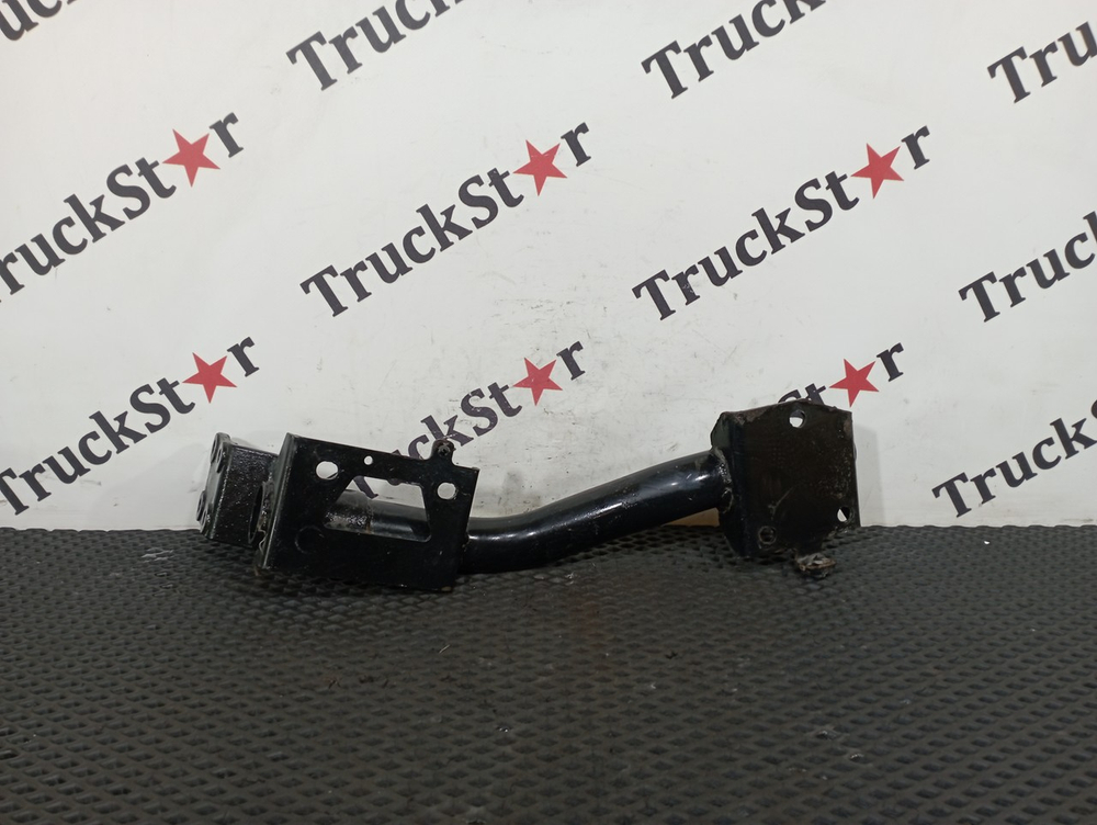 Кронштейн корпуса подножек правый 2023г