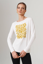 23124 Лонгслив женский (молочный с оливковой печатью)
