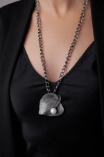 HMG 1311 Брошь-кулон лист с белым жемчугом арт.1115