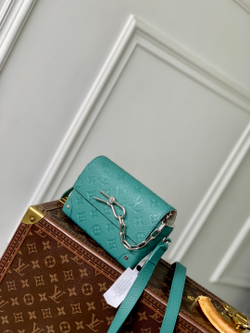 Louis Vuitton Steamer Wearable Wallet
