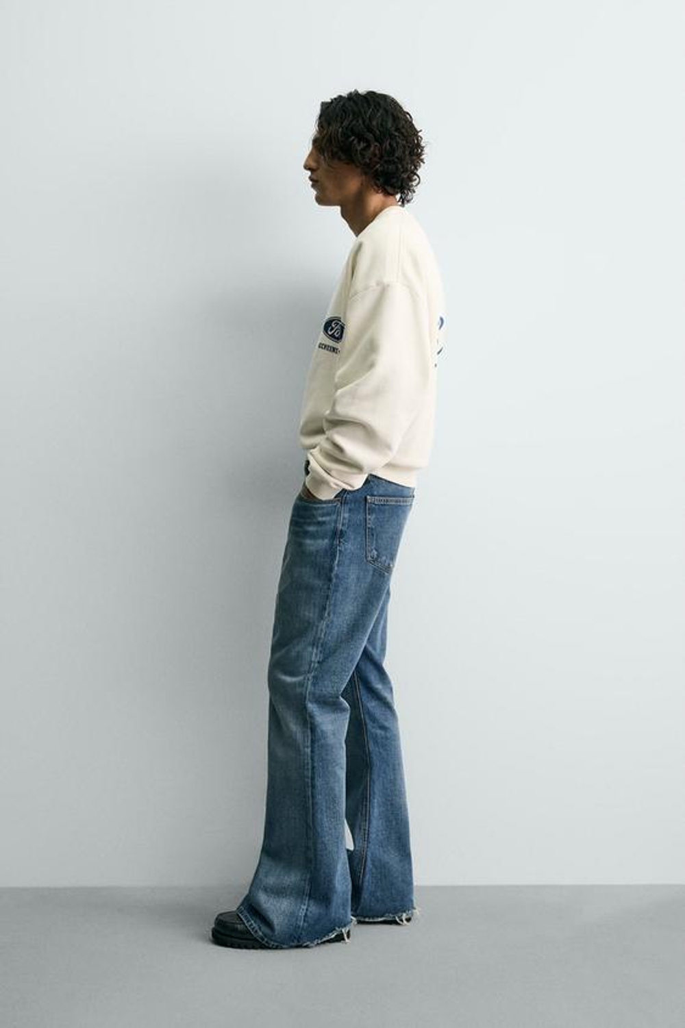 ZARA Х FORD ТОЛСТОВКА С КОМБИНИРОВАННЫМ ПРИНТОМ, ЖЕЛТОВАТО-БЕЛЫЙ