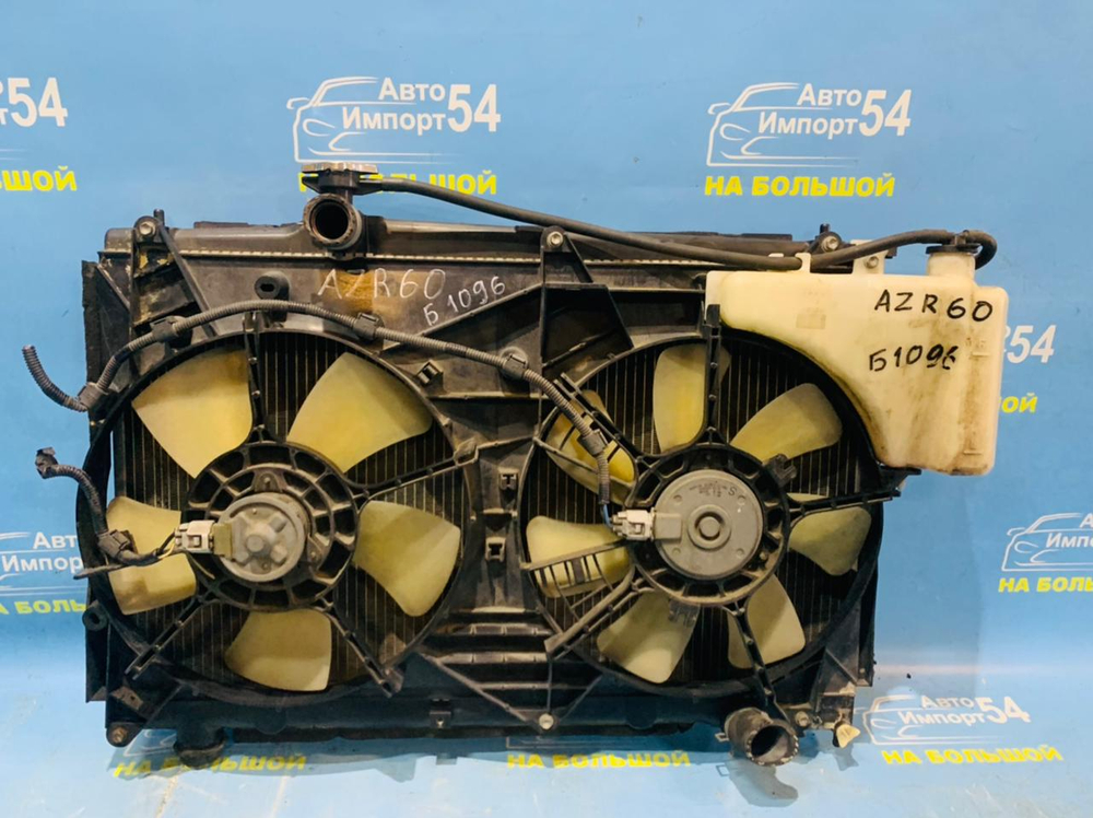 Радиатор двигателя TOYOTA NOAH 2003-2007