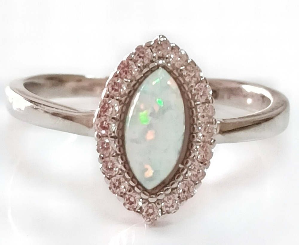 Кольцо из серебра 925 пробы с опалом и фианитами