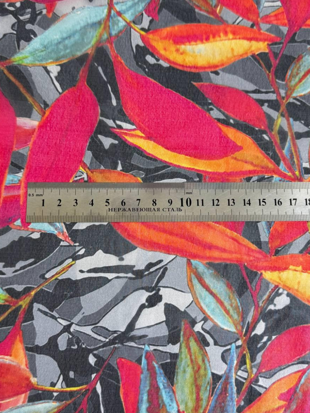 Шифон принт, silk, листья красный/оранж/бирюза на сером RH D8C3