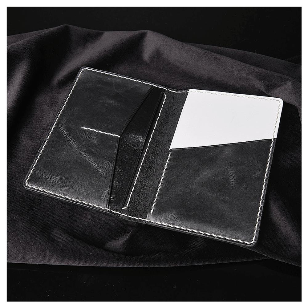 Кожаная обложка на паспорт «Лев»