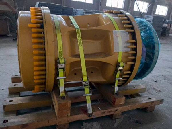 Бортовой редуктор и блок тормоза карьерного самосвала 785D Caterpillar для горнодобывающей промышленности.