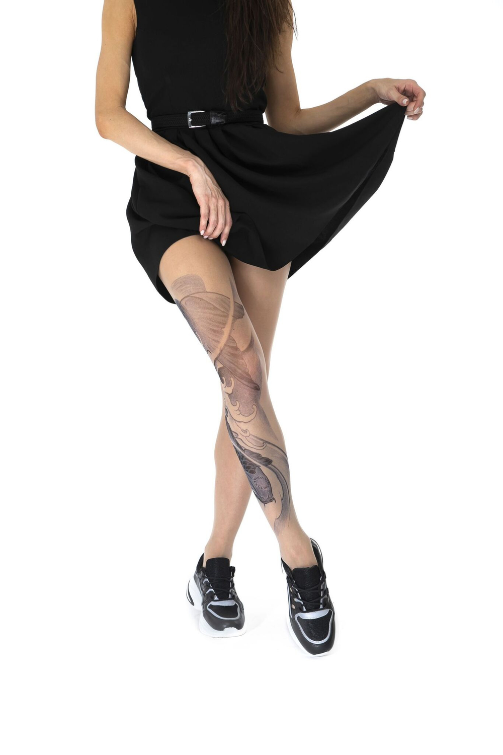 Колготки с принтом в виде черного карпа кои на правой ножке (Размер: S-M-L) (Цвет: бежевый)