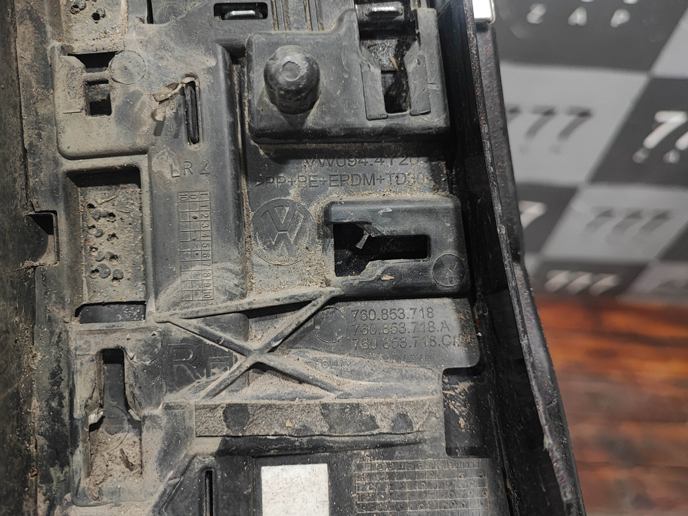 Накладка крыла переднего правого Volkswagen Touareg 3 18-нв Б/У Оригинал 760853718