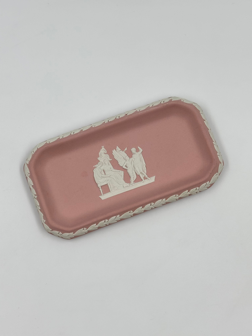 Миниатюрная розовая тарелка Wedgwood