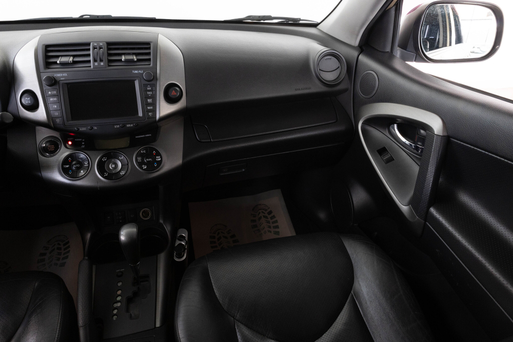 Toyota RAV4, 2011 год