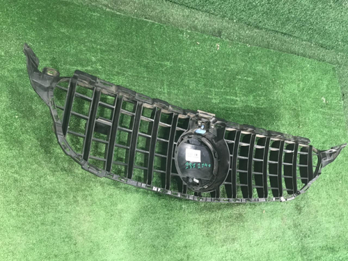 Решетка радиатора Mercedes C w205 (18-23) AMG 63