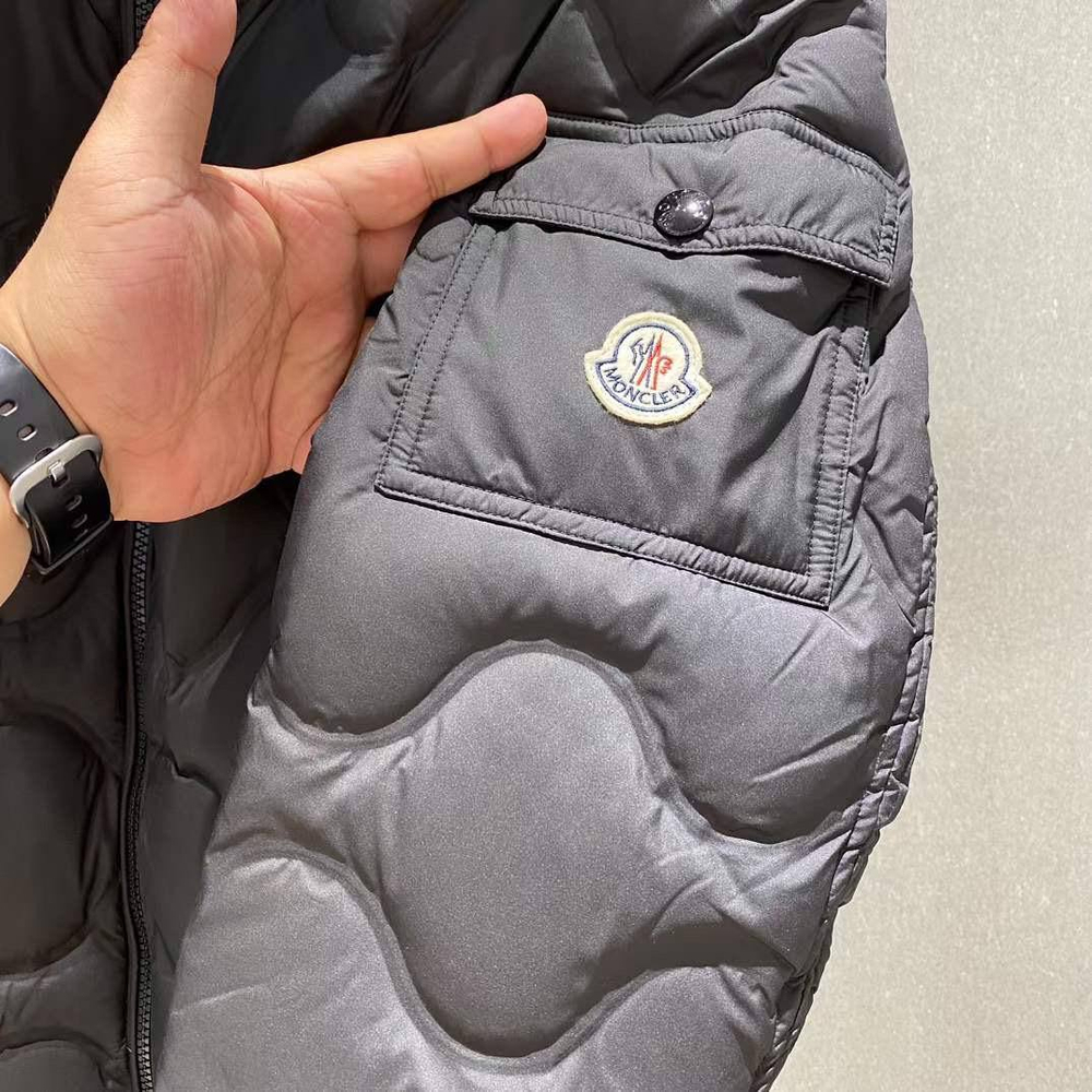 Пуховик Moncler