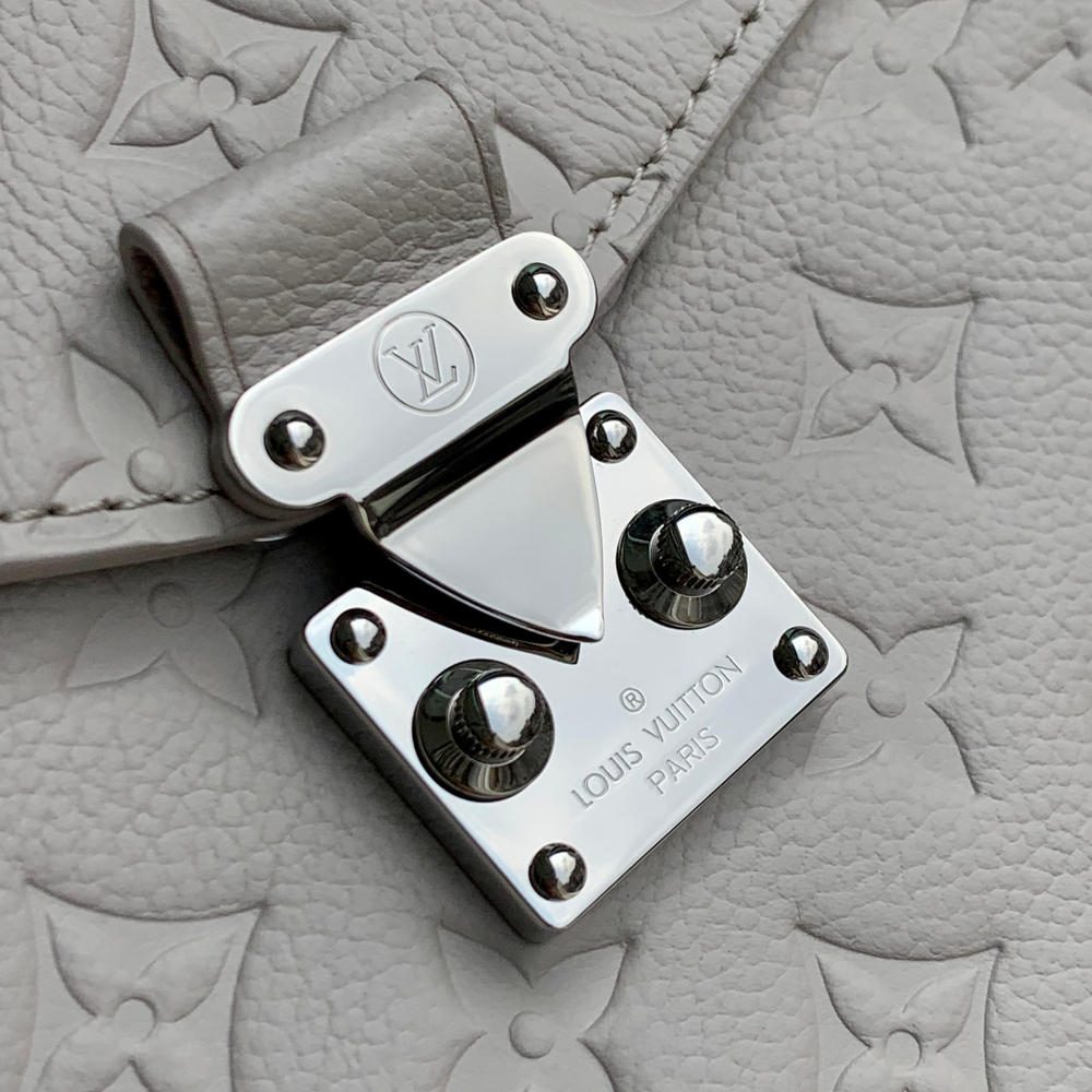 Louis Vuitton Pochette Metis