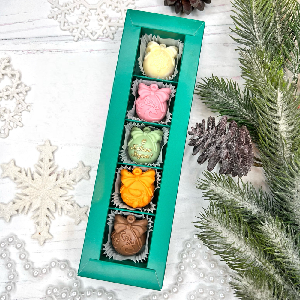 Шоколадный набор "С Новым годом. Шары": 5 конфет ручной работы