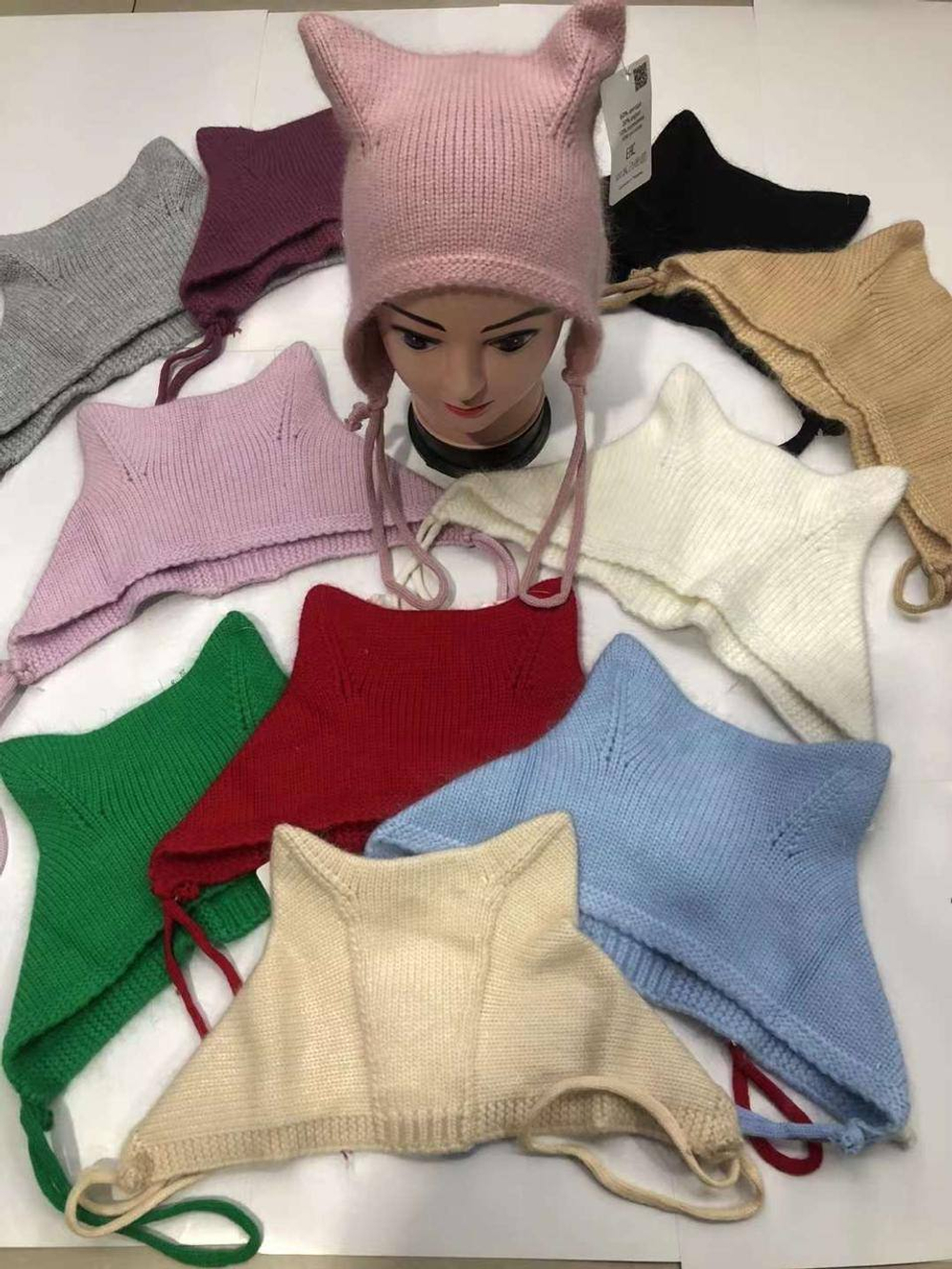 Вязаный чепчик с ушками