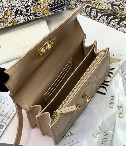 Мини-сумка Dior Miss Caro бежевый