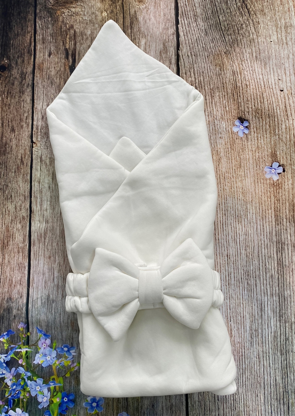 Комплект на выписку 4 предметов  (Одеяло утеплен., бант, комбинезон, нат. слип) (Цвет: Белый)