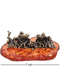 Народные промыслы AM-2142 Фигурка «Лягушки на бревне» (латунь, янтарь)