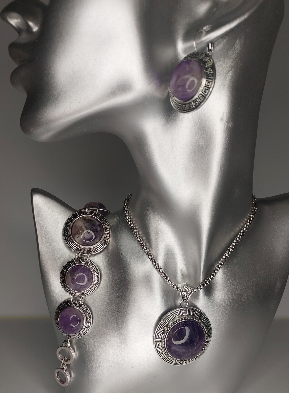 Комплект бижутерии подвеска, цепь, браслет, серьги Аметист Круг.(натуральный камень, бижутерный сплав)