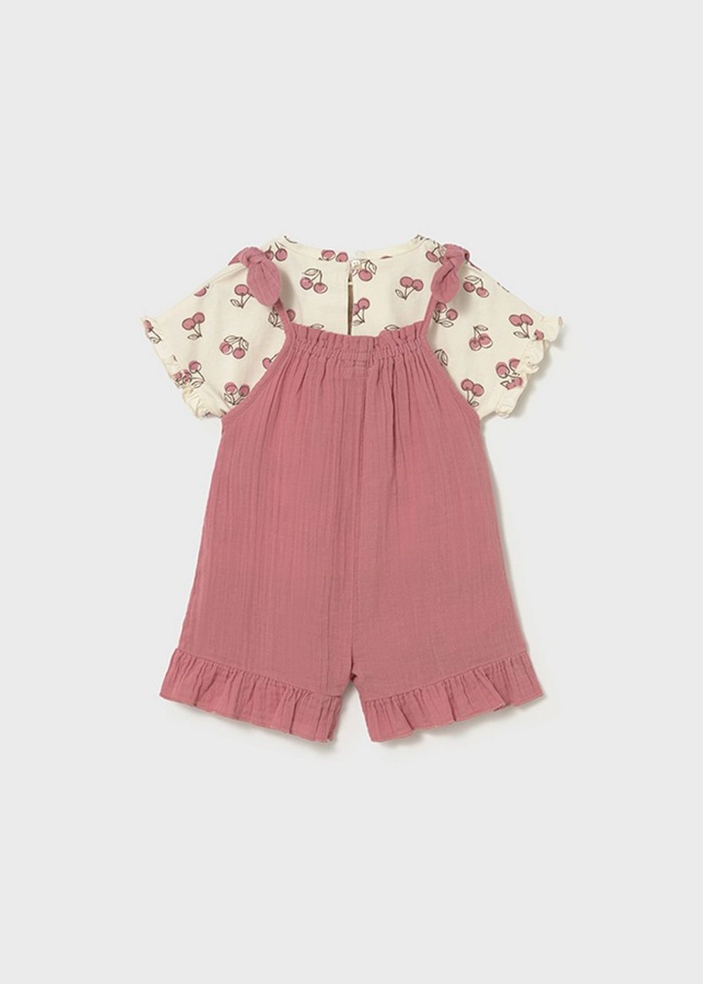 комбинезон с футболкой