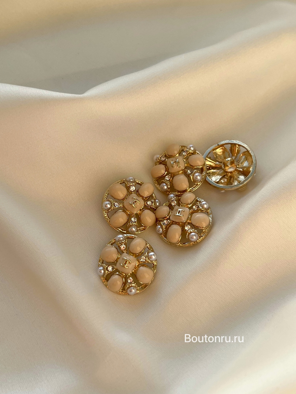 Пуговицы Шан. бежевые жемчуг стразы скидка
