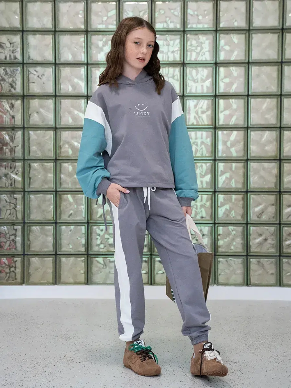 Спортивный костюм для девочки в школу