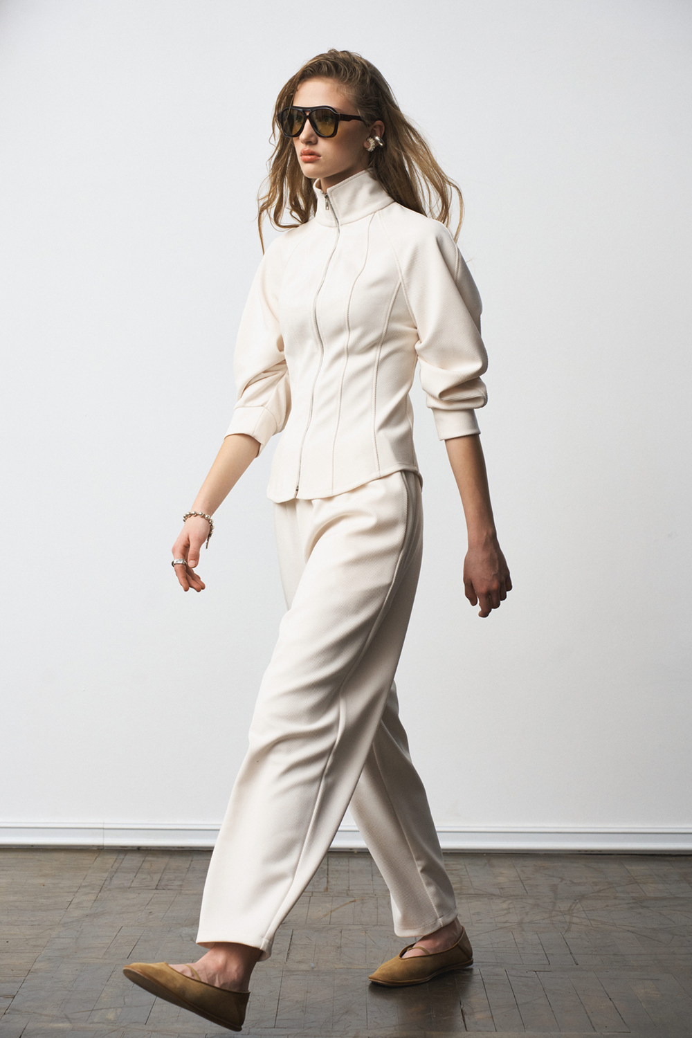 Костюм брючный 1287 молоко