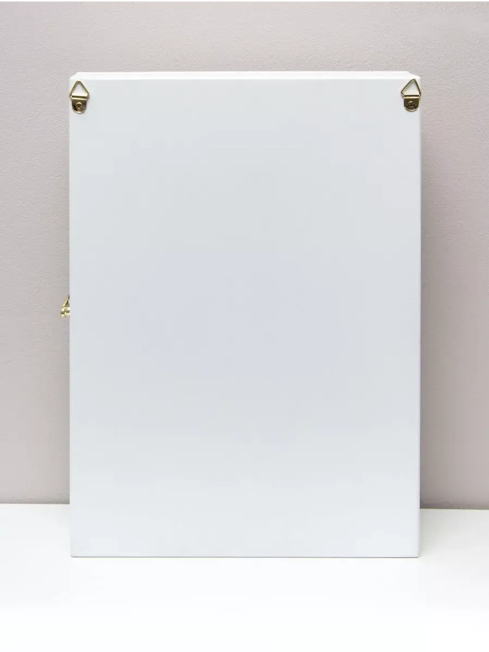 Ключница настенная в прихожую закрытая