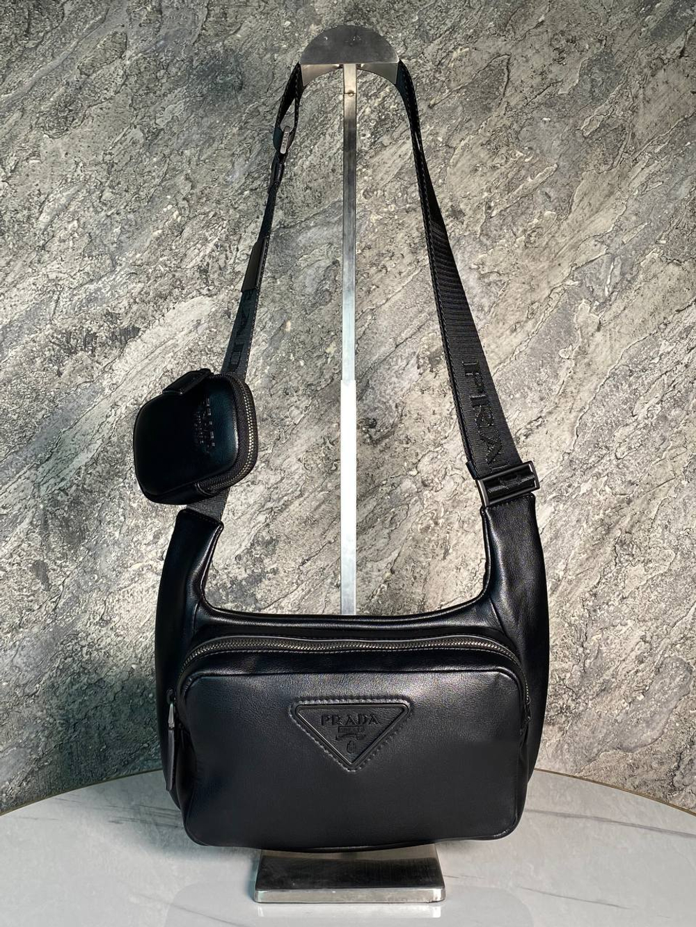Сумка-мессенджер Prada