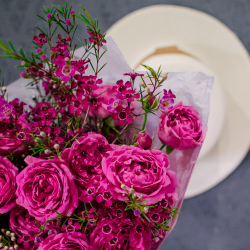 58. Чувственный букет с кустовой розой Мисти