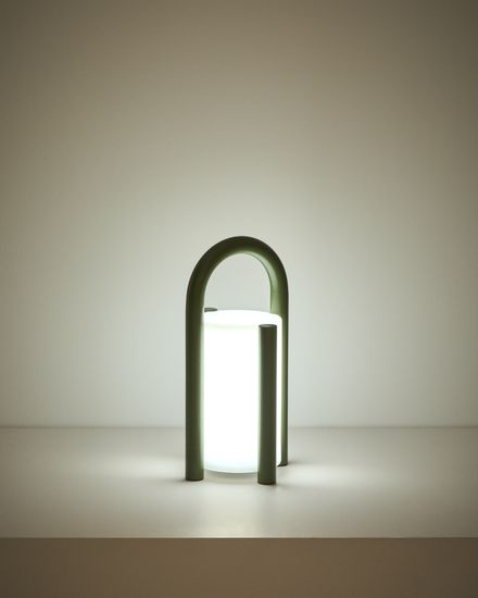 Портативная настольная лампа Leros из полиэтилена и стали зеленого цвета