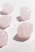 Розовый кальцит галтовка