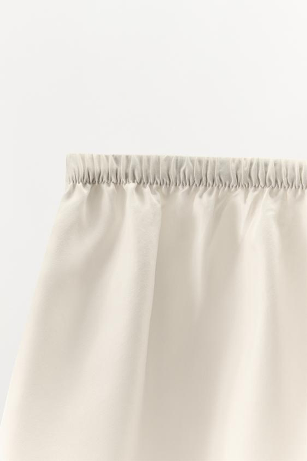 ZARА ШЕЛКОВЫЕ ШОРТЫ В БЕЛЬЕВОМ СТИЛЕ, ЭКРЮ