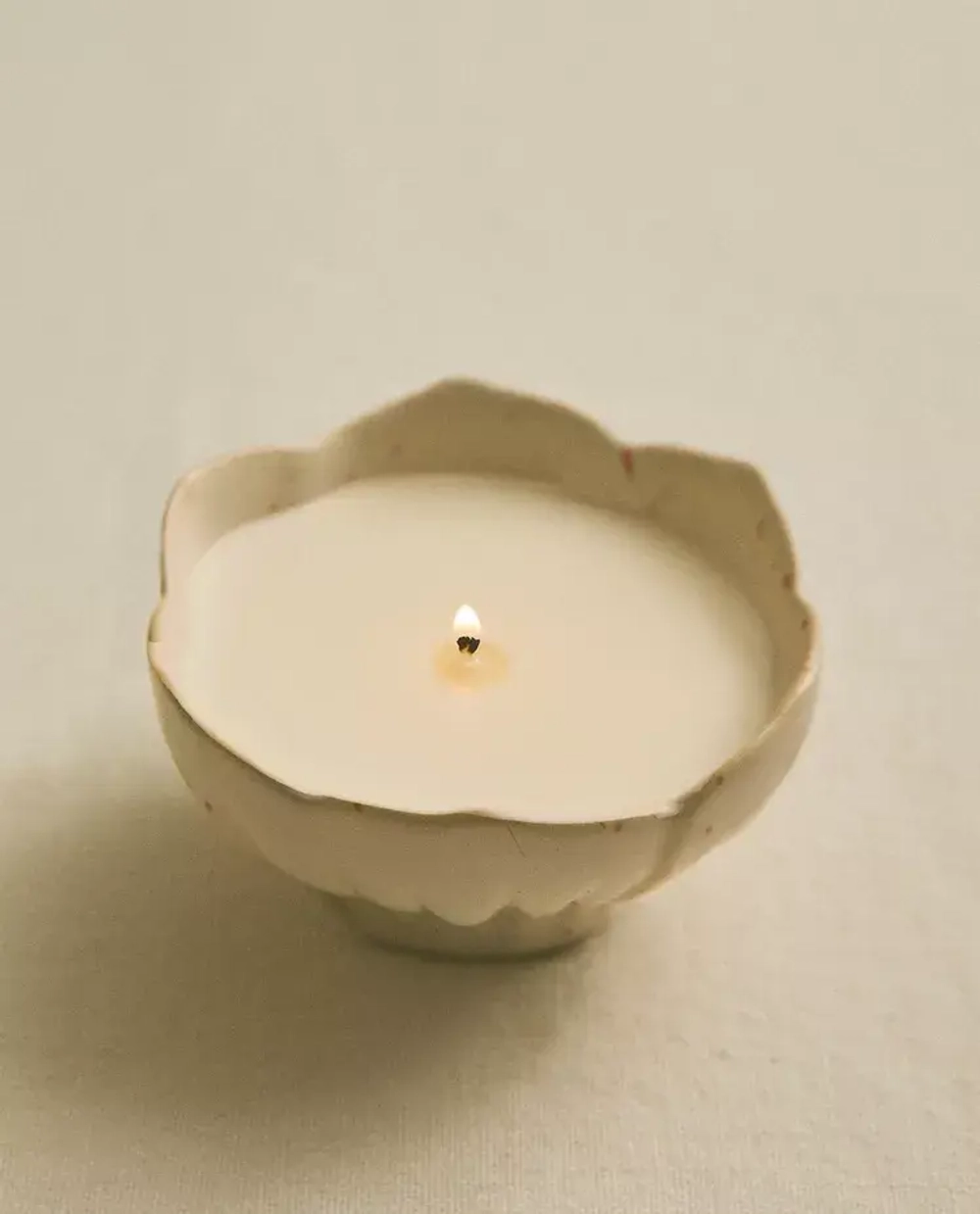 ZARA HOME АРОМАТИЧЕСКАЯ СВЕЧА ORCHIDÉE LUMIÈRE