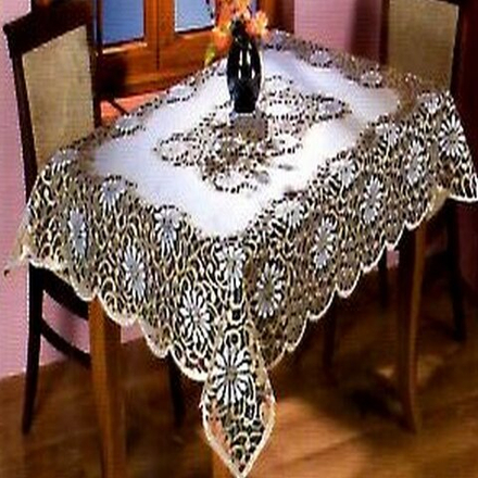 Скатерть жаккардовая прямоугольная, цвет кремово-золотистый, Польша.