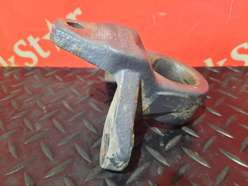 Кронштейн крепления переднего стабилизатора