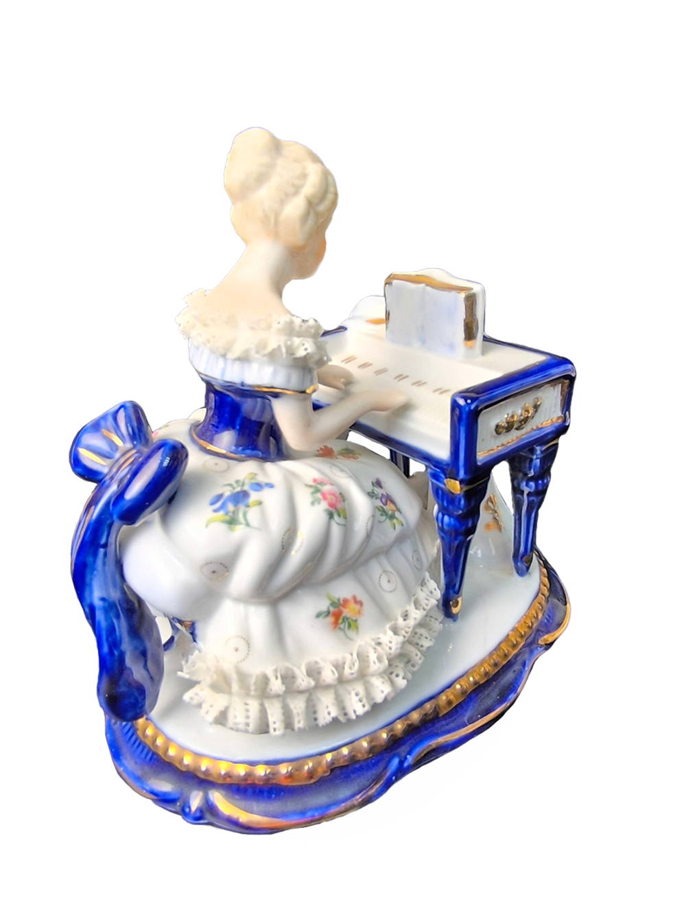 Фарфоровая статуэтка "Дама за клавесином" Thun
