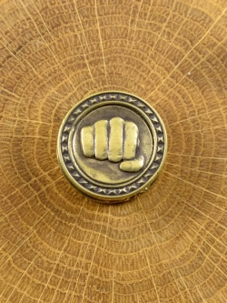 Бусина-вставка «Кулак» из латуни