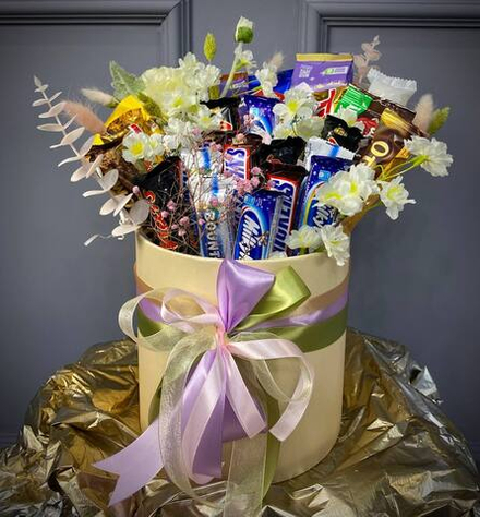 Корзина со сладостями "Подарок со вкусом" без шара