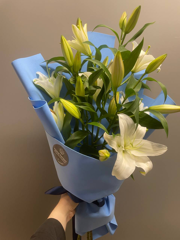 Букет из 5 белых лилий Букет из 5 белых лилий