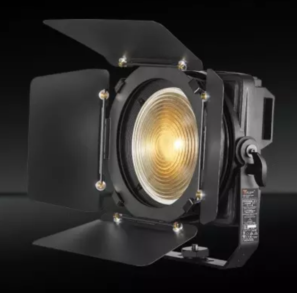 Fan-less 100W Warm White Folding Fresnel — бесшумный Fresnel прожектор 100 Вт 3200K с зумом 20–55°